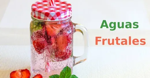 Agua con frutas saludables