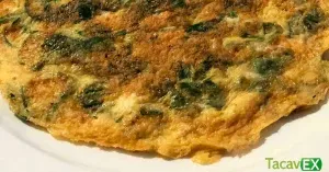 Tortilla de Espinacas y Champiñones: desayuno saludable rico en fibra y proteína.